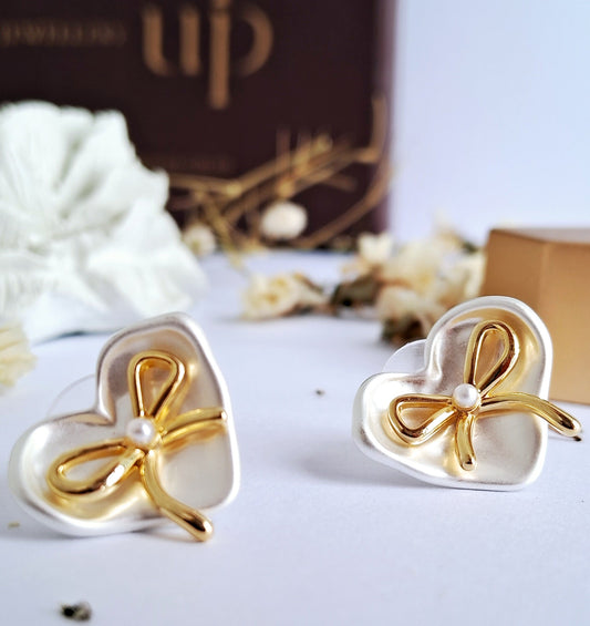 Why Minimal Jewelry Is the New Luxury in 2025