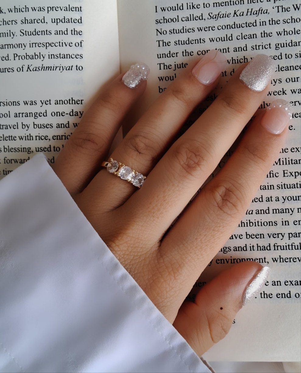 Nia adjustable ring