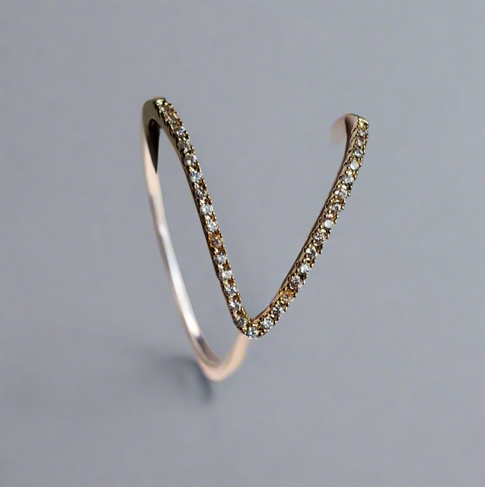 V shape Ring | 18K Gold-Plated-Step - Up