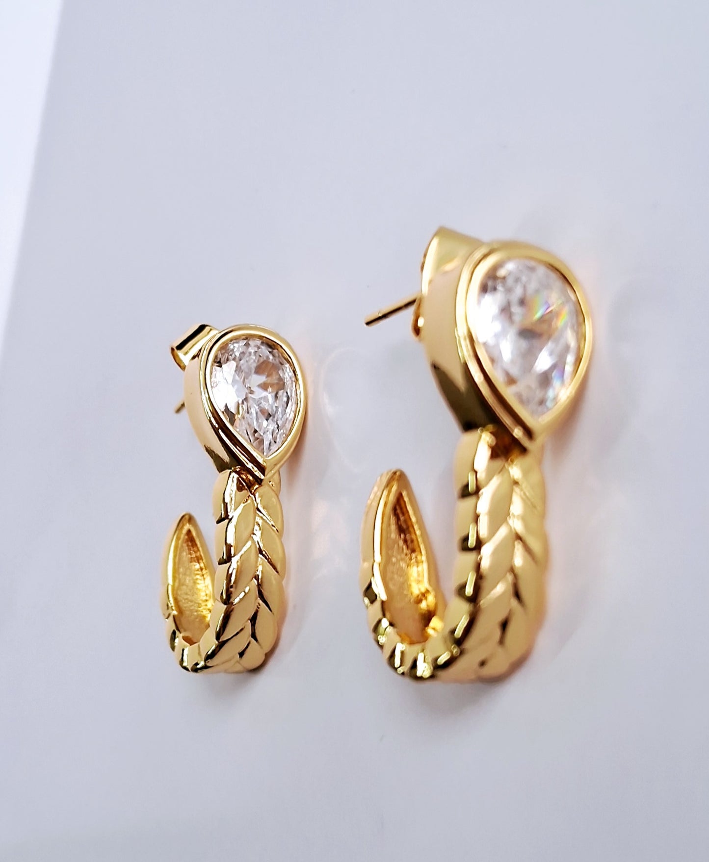 18K gold-plated hypoallergenic anti-tarnish earrings for women.