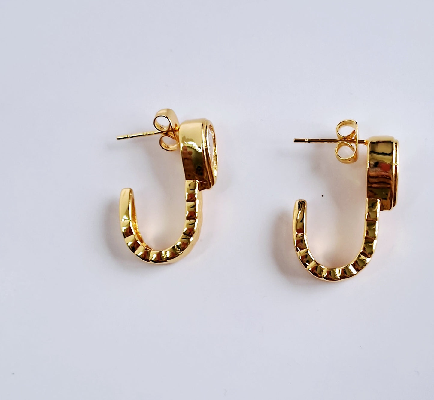 18K gold-plated hypoallergenic anti-tarnish earrings for women.