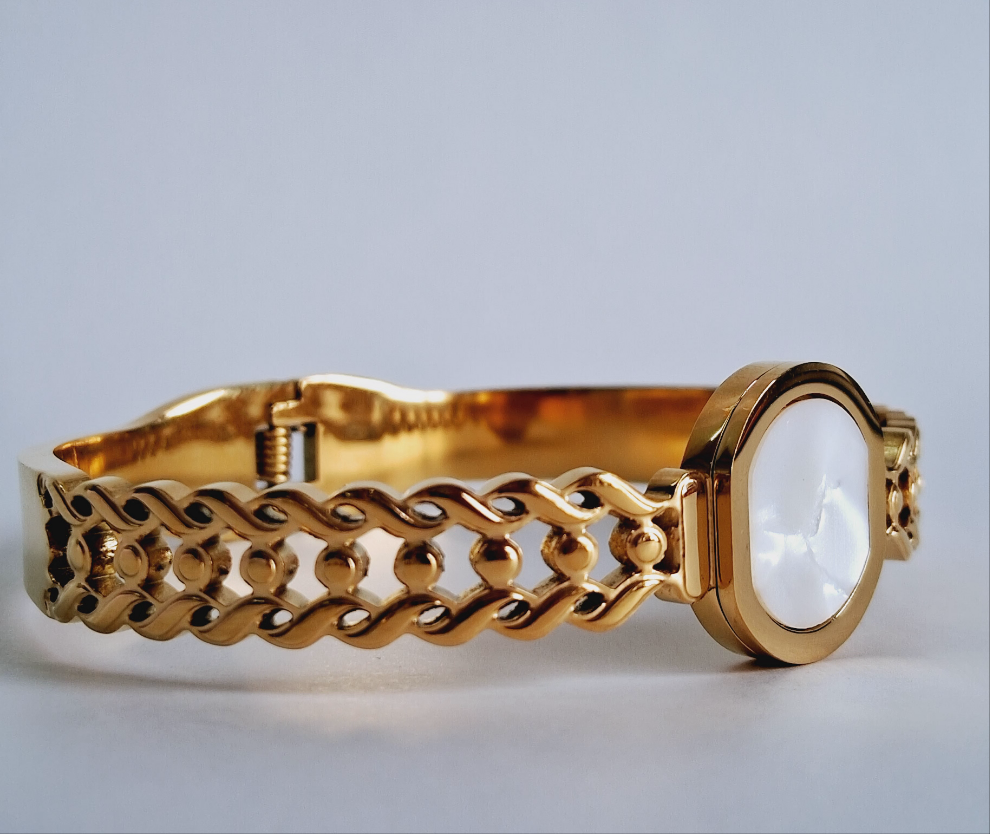 Frosted Quartz Cuff Bracelet | 18K Gold-Plated|-Step - Up