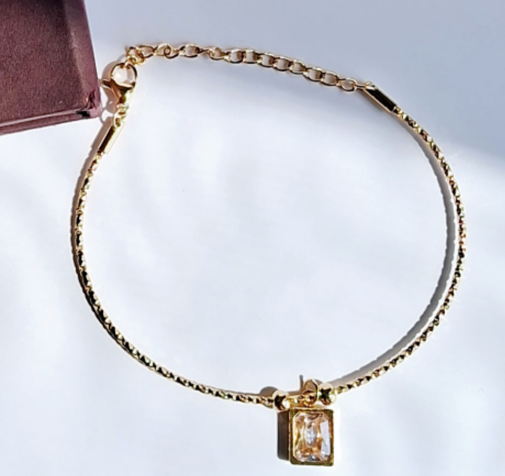 Glimmer Band Bracelet || 18K Gold-Plated-Step - Up