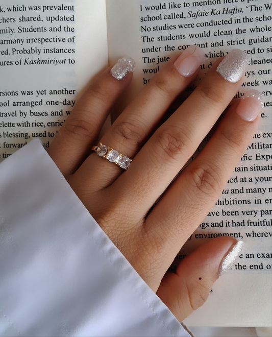 Nia adjustable ring