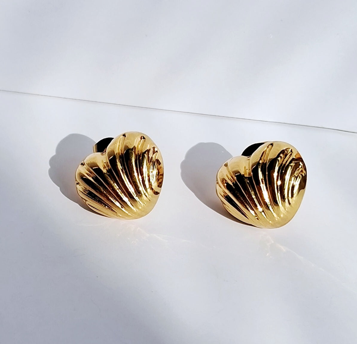 Little Heart Earrings  || 18K Gold-Plated-Step - Up