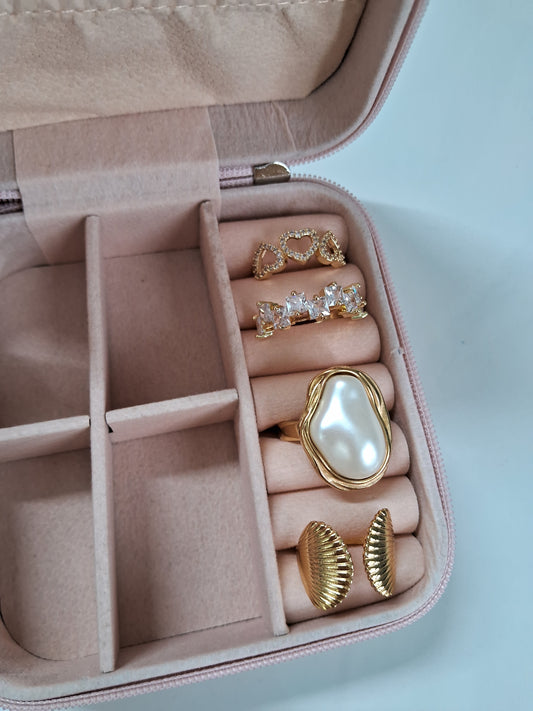 The Sparkle Keeper Box || 4 timeless rings + 1 organizer she’ll actually use-Step - Up